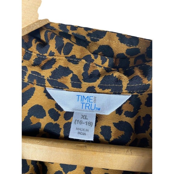 Cheetah Print Blouse XL Shirt Top Button Down Animal Print Tab Sleeve Time & Tru - Picture 5 of 5